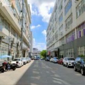 深圳龙华大浪石观附近一楼683平精装工业厂房出租。