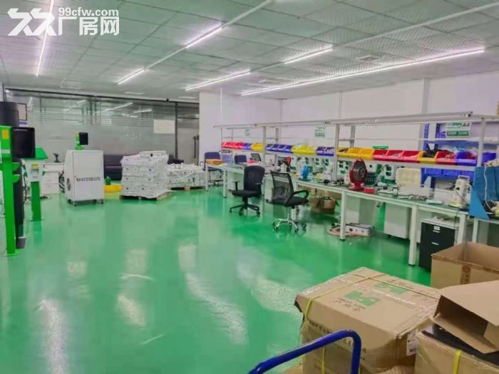 深圳龙华大浪新百丽附近楼上600平精装工业小厂房出租。