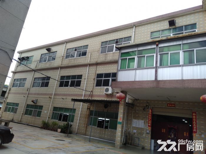 沙井单独门院厂房招租，交通便利，可分租，2000平二层出租，带宿舍及办公室