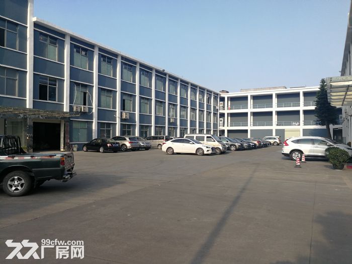 村委一楼）出租龙岗同乐1500平现成装修平厂房！可分租