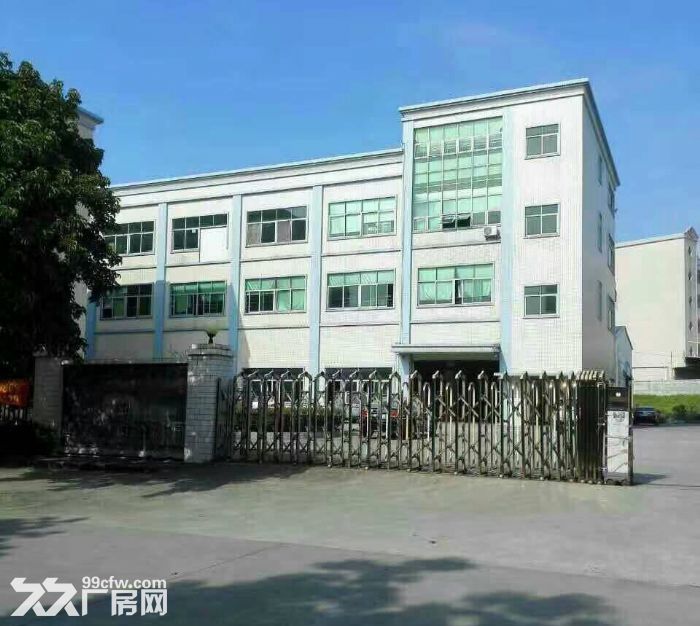 龙岗新生3楼688平方出租，有装修