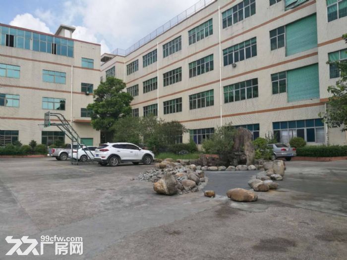 龙岗爱联工业区独院标准厂房一楼1350平可办环评租