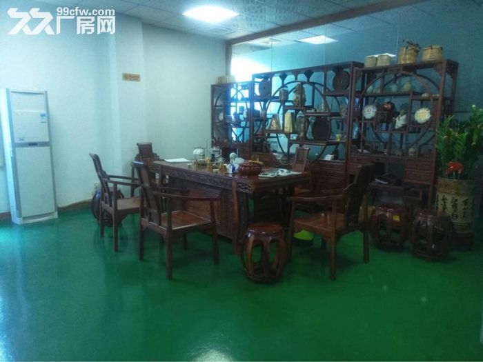 横岗大康社区800平三楼带豪华装修厂房出租