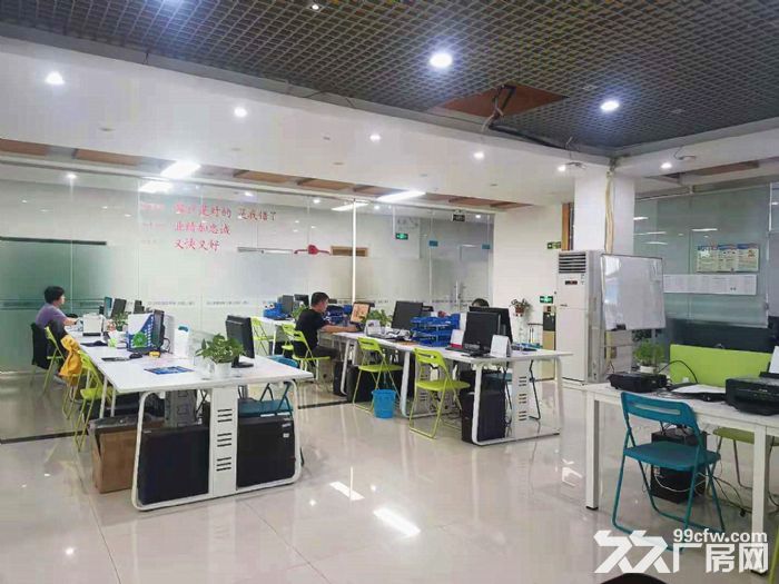 深圳龙华民治上芬地铁站附近350平精装办公室厂房出租。