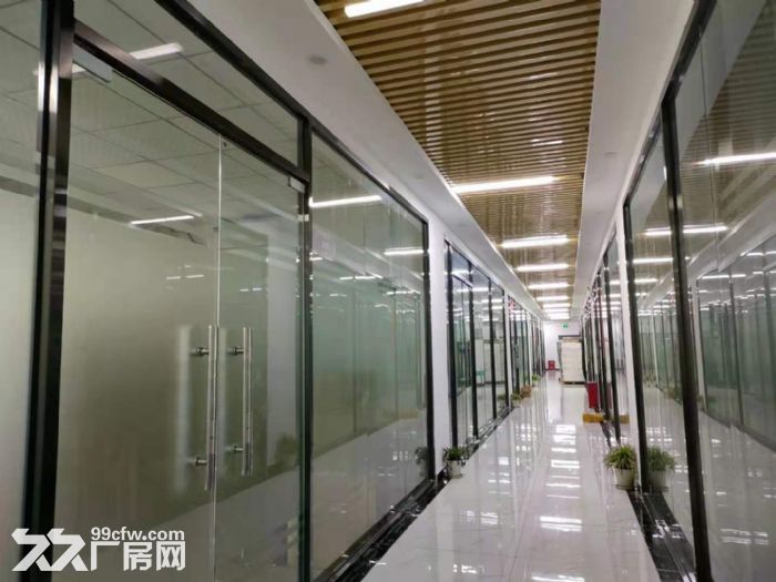 深圳龙华大浪元芬地铁站168平精装办公室厂房出租。