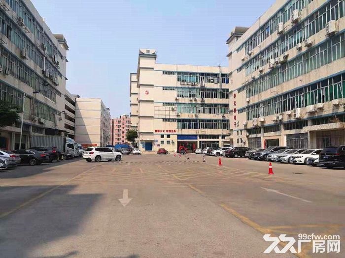 深圳龙华大浪新围工业区3楼1300平精装工业厂房出租。